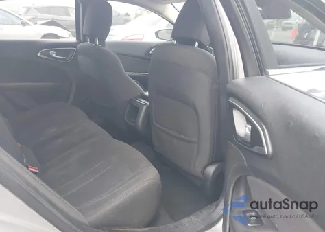 2015 Chrysler 200 Limited z USA, uszkodzony, nr VIN 1C3CCCAB9FN741723